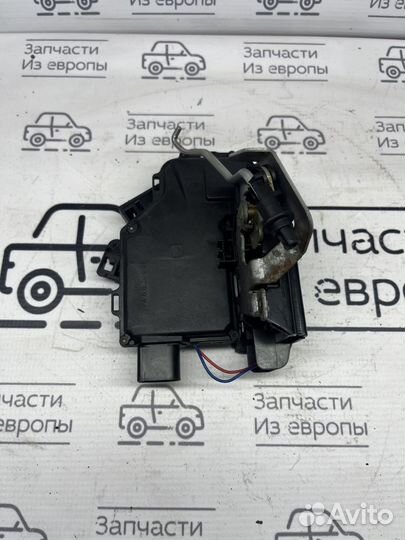 Audi A6C5 замок двери передней левой(водительская)
