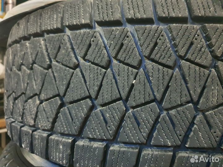 Bridgestone Blizzak DM-V2 215/65 R16