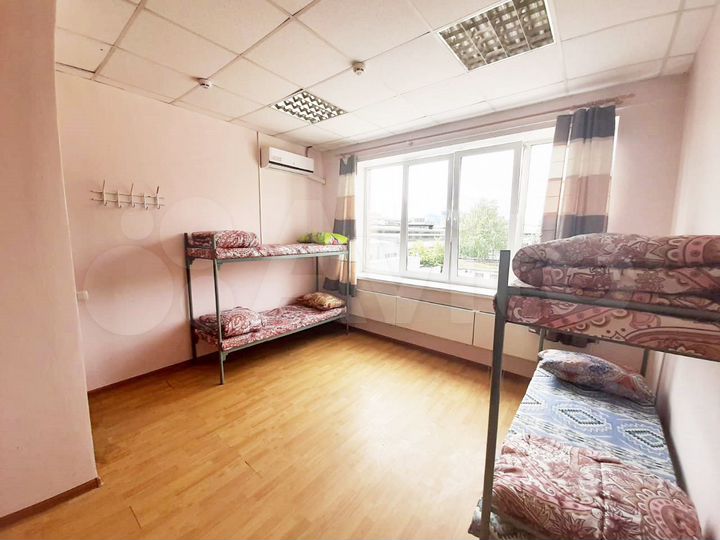 Комната 18 м² в > 9-к., 1/4 эт.