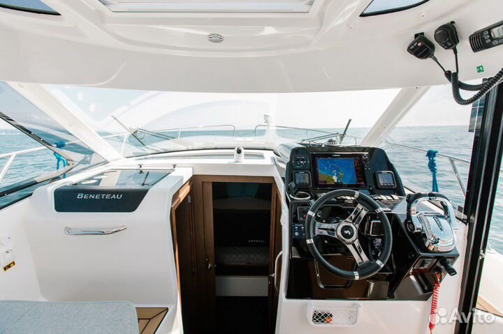 Катер Beneteau Antares 9, 2019