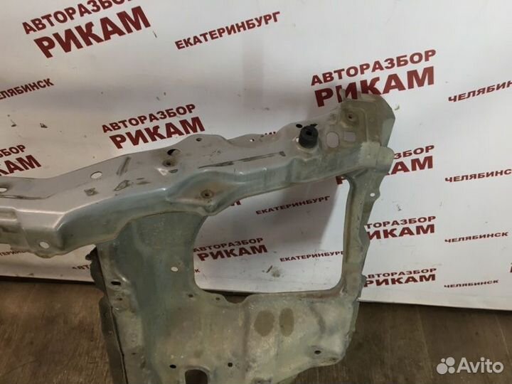 Рамка радиатора Toyota Town Ace Noah SR50 3S-FE