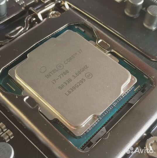 Процессор Intel Core i7 7700