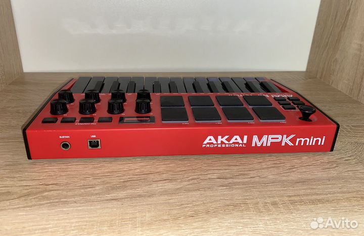 Akai PRO mpk mini mk3 RED midi-клавиатура