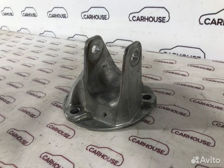 Кронштейн двигателя правый Porsche Cayenne 958