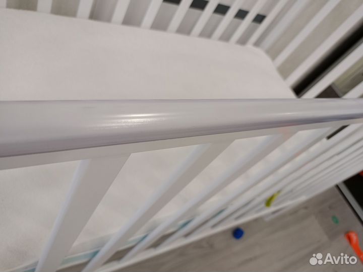 Детская кроватка с маятником и матрасом новая