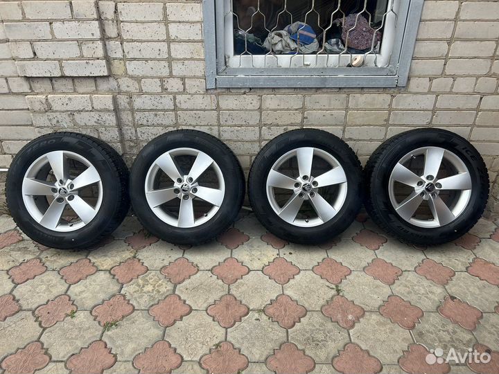 Колеса 215/65/R17 оригинал зимние Skoda