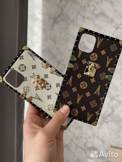 Чехол на iPhone 11