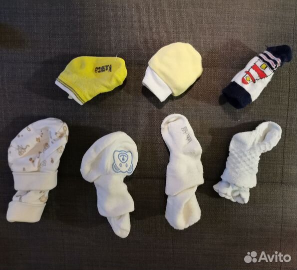 Шапочки, носочки для малышей