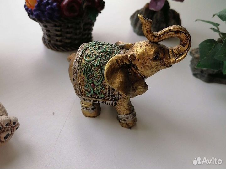 Статуэтки и сувениры