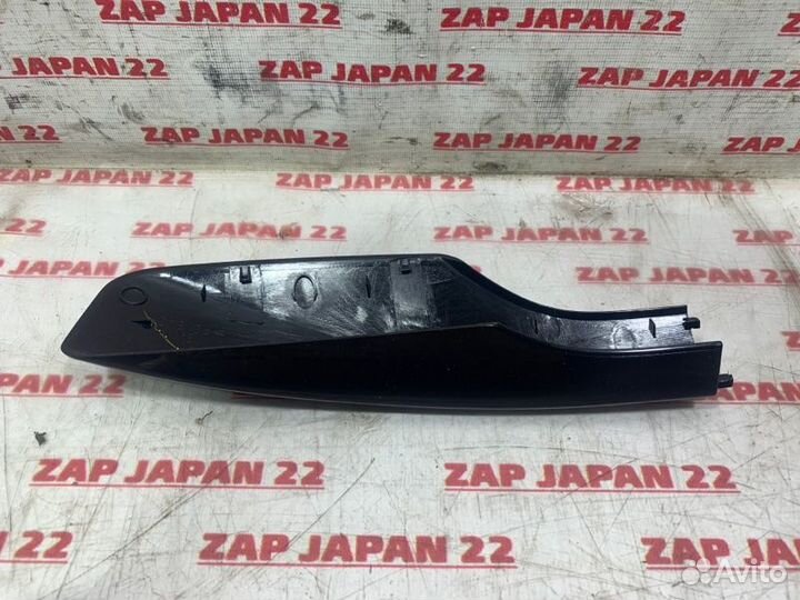 Крышка рейлинга передняя левая Toyota Rav4