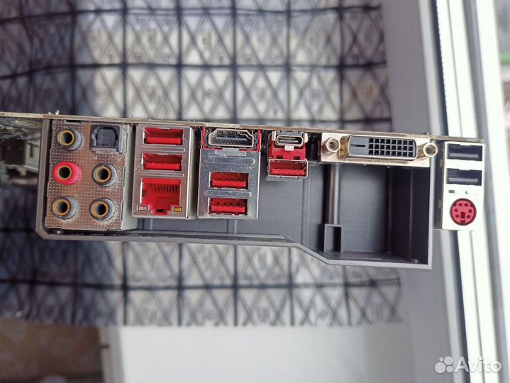 Материнская плата MSI Tomahawk z370