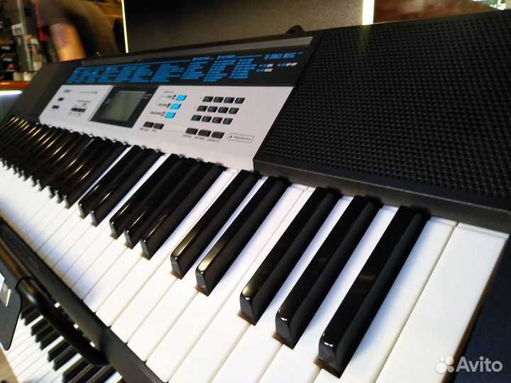 Синтезатор Casio LK-136