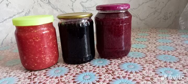 Огурцы, помидоры, чеснок, салаты, варенье, компоты