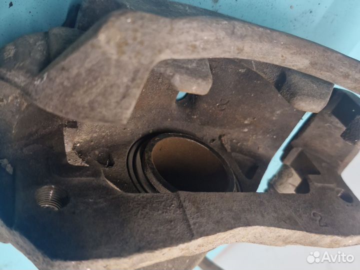 Суппорт тормозной передний Тойота камри v30