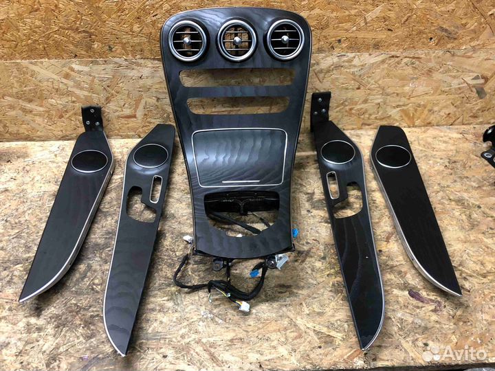 Консоль салона (кулисная часть) Mercedes GLC Coupe