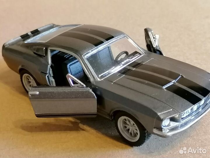 Масштабная модель автомобиля 1967 Shelby GT-500