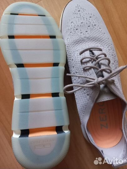 Кроссовки женские