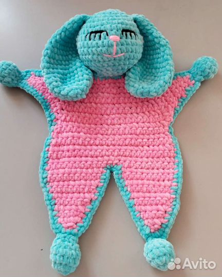 Вязаный зайка комфортер ручной работы