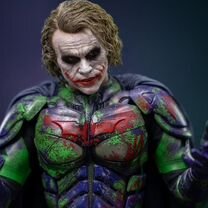 Джокер (версия Бэтмена-самозванца) от Hot Toys