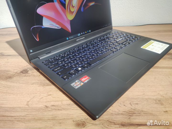 Новый Asus Vivobook IPS Ryzen 5-7520U 16GB DDR5