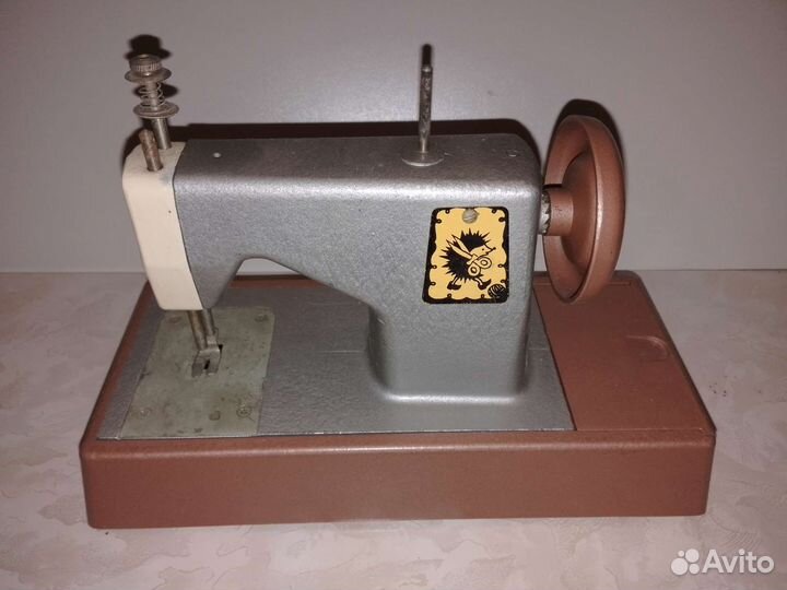 Детская швейная машинка