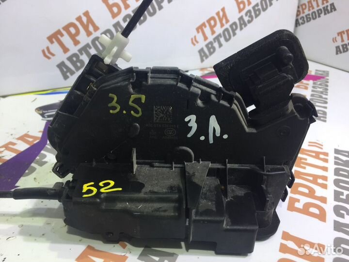 Шкода Рапид Замок задней двери Лев