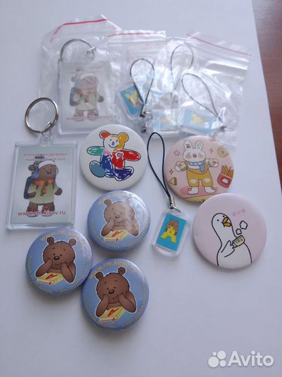 Брелки новые и значки Юнармия