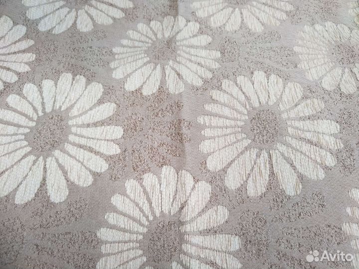 Декоративные подушки на диван