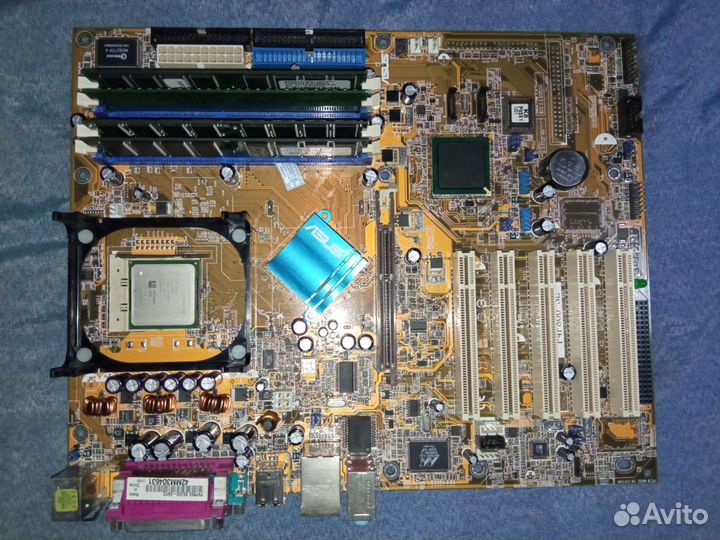 Продам все на фото цены разные