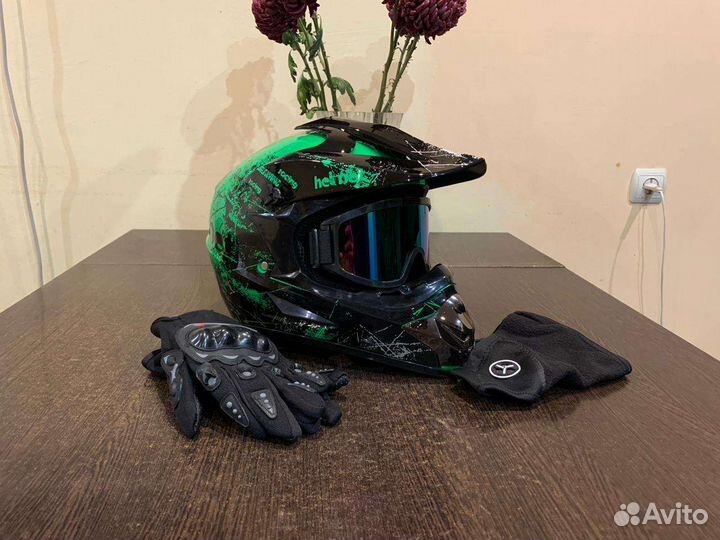 Кроссовый шлем новый очки перчатки подшлемник