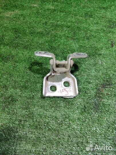 Петля двери Renault Logan