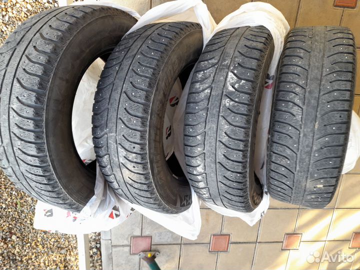 Bridgestone Ice Cruiser 7000 225/65 R17 106T