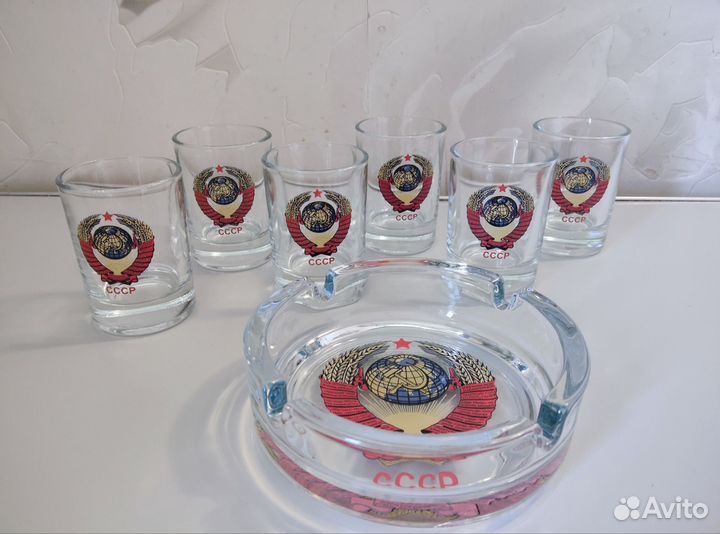 Стопки для водки и пепельница