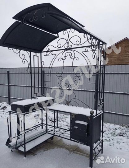 Мангал с крышей