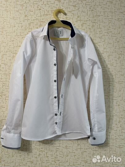 Новая школьная рубашка для мальчика