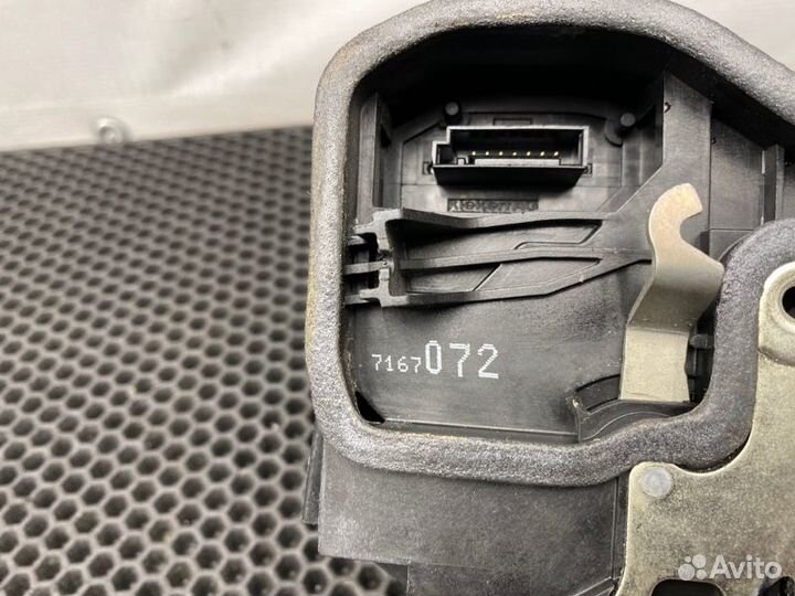 Замок двери передний правый Bmw 5-Series E60