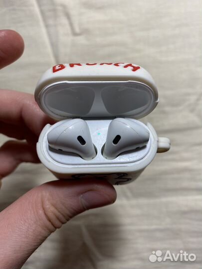 AirPods 1 (оригинальные наушники + чехол)
