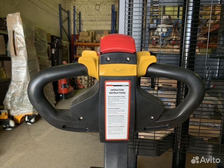 Штабелер электрический самоходный