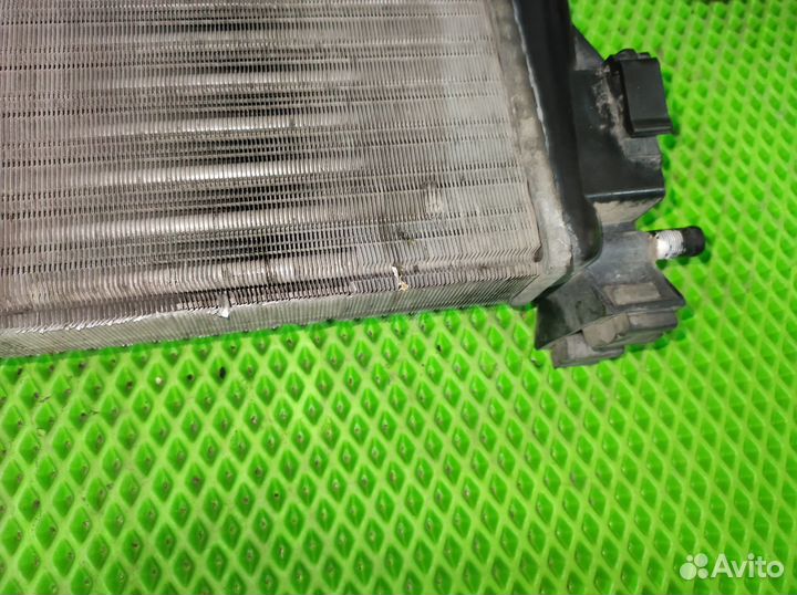 Радиатор охлаждения Renault Megane 2