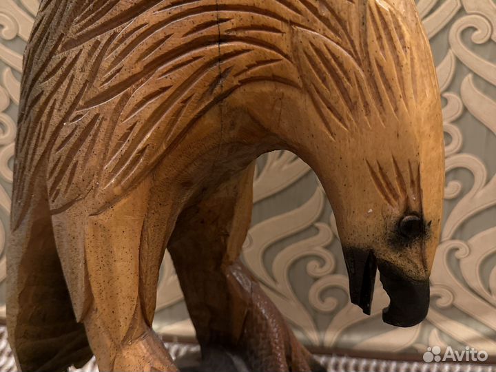 Орел из дерева