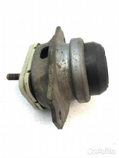 Опора двигателя левая Land Rover Discovery 3 L319