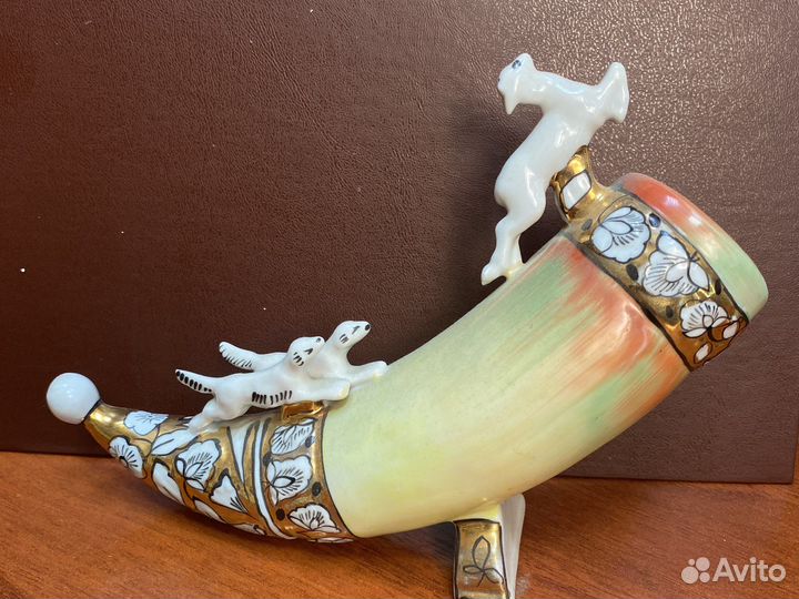 Фарфоровая статуэтка Рог охотника