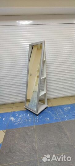 Зеркало напольное на колесах