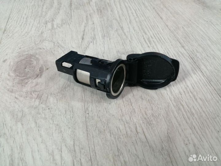Прикуриватель гнездо прикуривателя Renault sandero