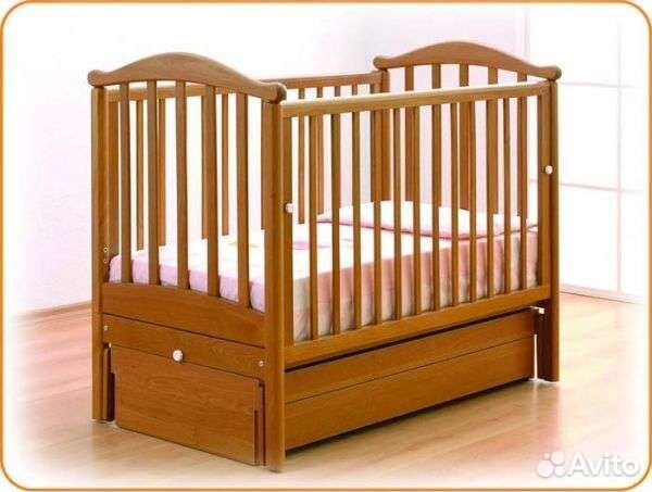 Детская кроватка из дерева