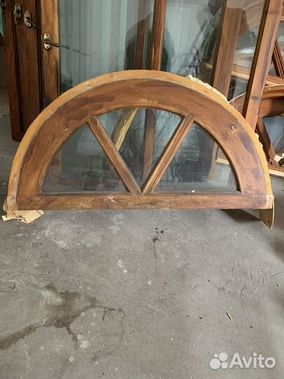 Деревянные окна и арки