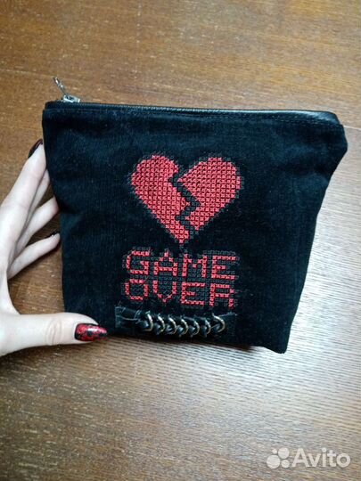 Косметичка новая женская с вышивкой