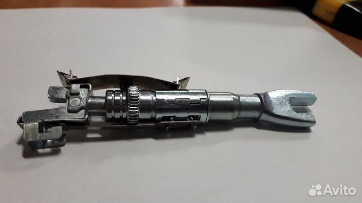 Механизм развода колодок Nissan Micra K12 Note E11