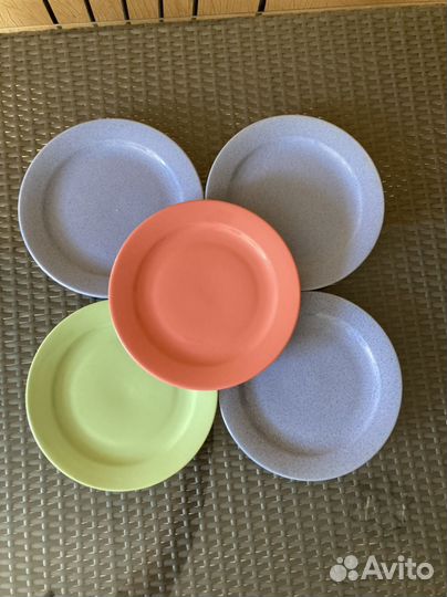 Тарелки цветные разные
