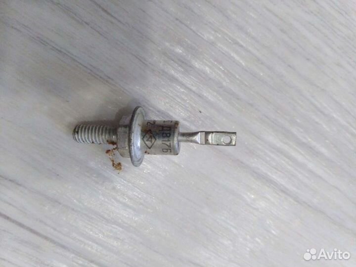 Радиодетали транзисторы диоды конденсаторы